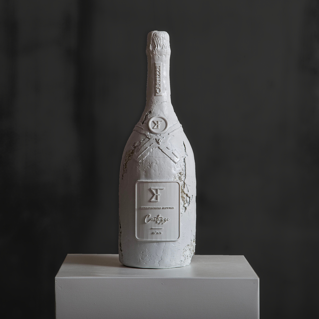 Retrofuture Bottle di Bernard, scultura Cartizze vista frontale